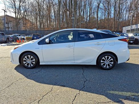 Used 2019 Toyota Prius LE image 4