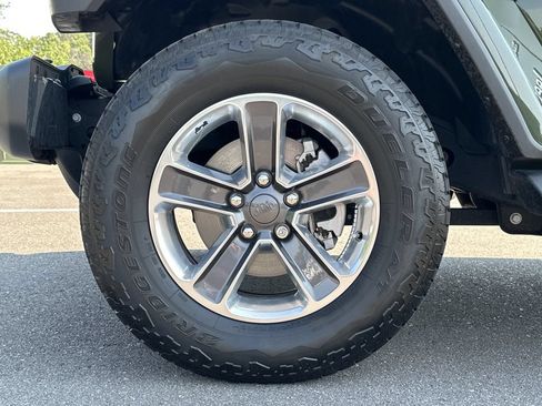 Used 2021 Jeep Wrangler Unlimited Sahara AWD/4WD image 16