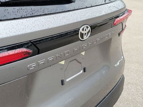 New 2026 Toyota Grand Highlander Platinum AWD/4WD image 7