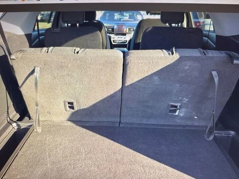 Used 2022 Ford Explorer XLT image 28