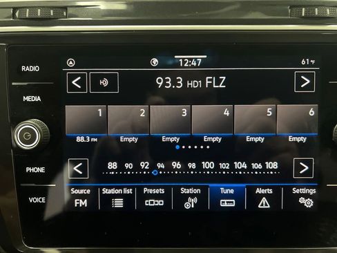 Used 2023 Volkswagen Tiguan SE R-Line image 22