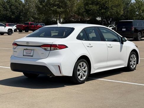 Used 2025 Toyota Corolla LE FWD image 4
