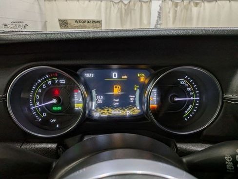 Used 2023 Jeep Wrangler Unlimited Sahara AWD/4WD image 22