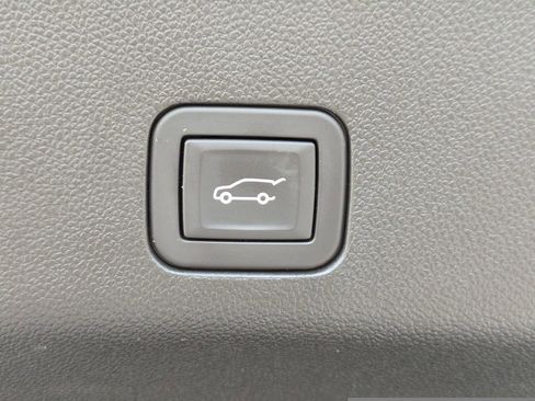 Used 2024 GMC Yukon AT4 w/ Technology Package image 15