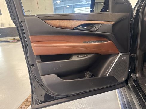 Used 2016 Cadillac Escalade Premium image 8