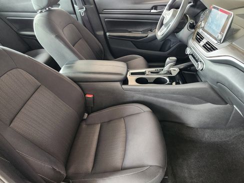 Used 2024 Nissan Altima 2.5 SV image 15