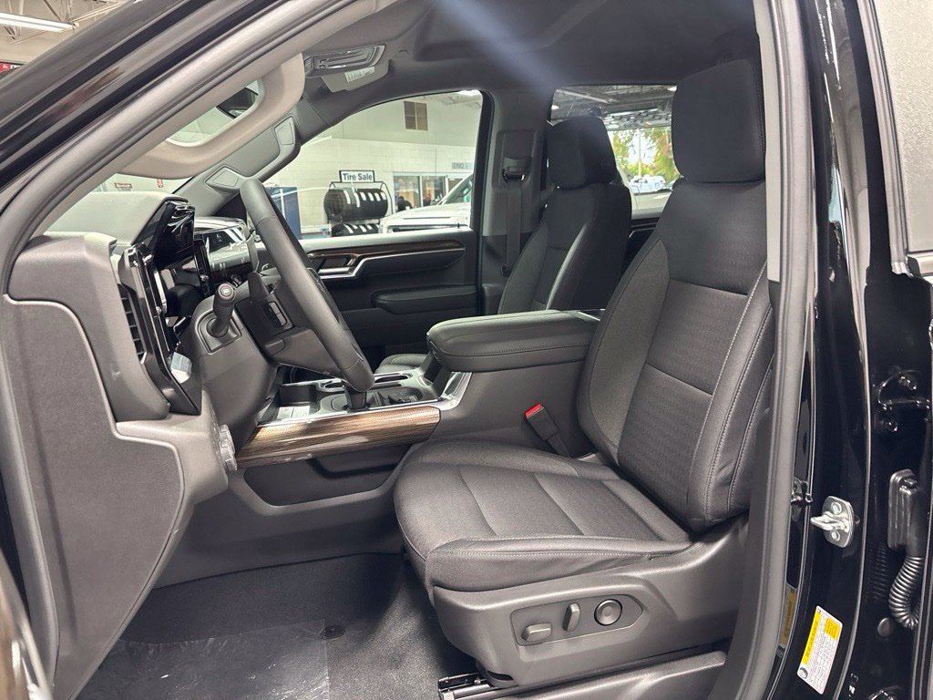 New 2026 Chevrolet Silverado 1500 RST AWD/4WD image 9