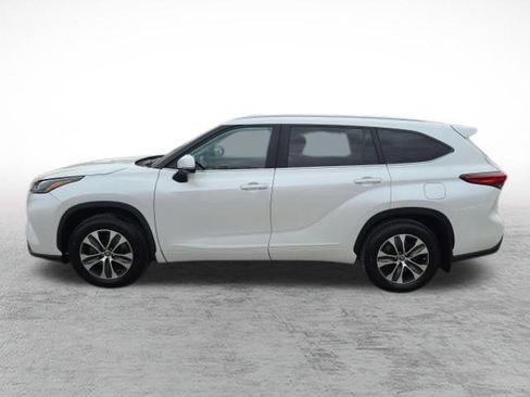 Used 2023 Toyota Highlander XLE image 9