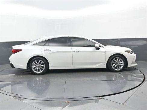 Used 2021 Toyota Avalon XLE image 2