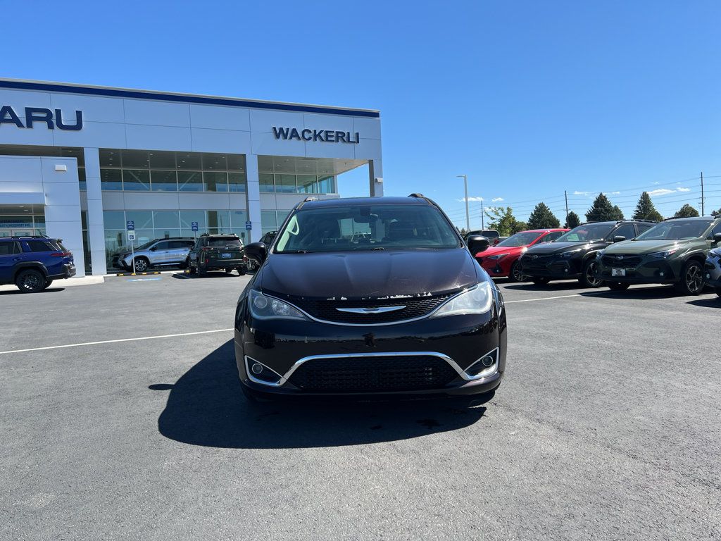 Used 2017 Chrysler Pacifica Touring-L FWD image 32