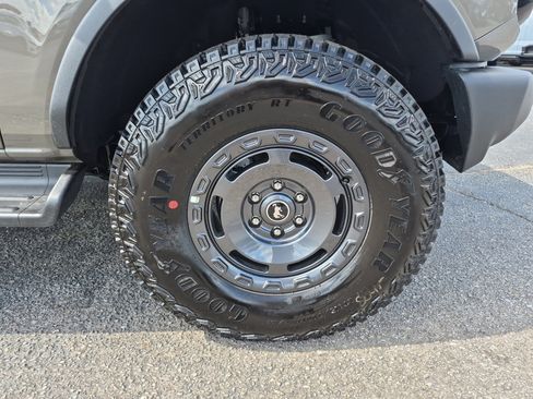 New 2025 Ford Bronco Outer Banks w/ Sasquatch Package image 8