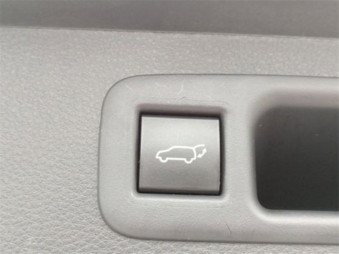 Certified 2023 Toyota Highlander XSE image 36