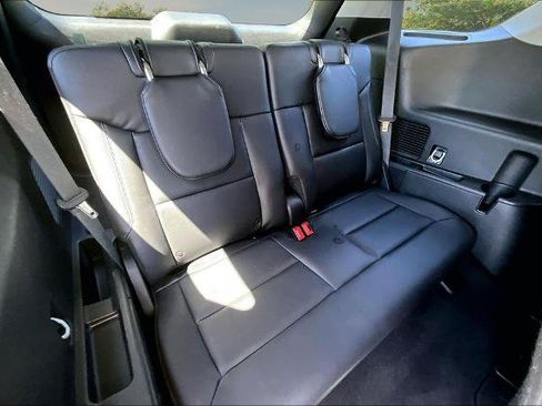 Certified 2023 Ford Explorer XLT w/ Equipment Group 202A AWD/4WD image 27