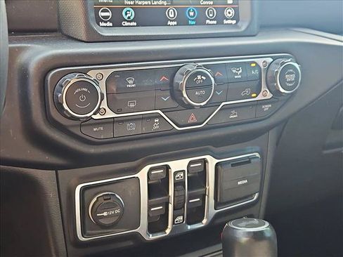 Used 2022 Jeep Wrangler Unlimited Sahara AWD/4WD image 14