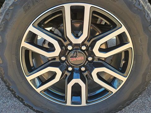 Used 2021 GMC Sierra 1500 AT4 w/ AT4 Premium Package AWD/4WD image 15