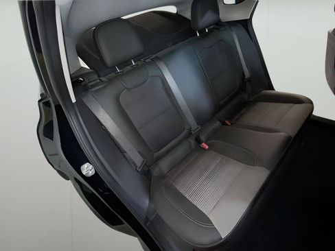 Used 2025 Chevrolet Trax LT FWD image 12