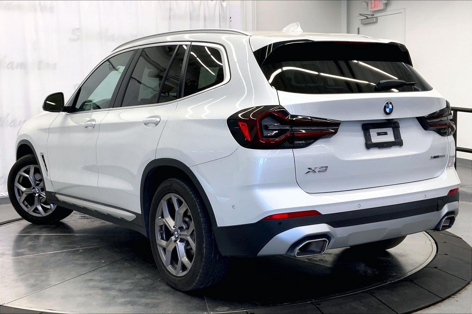 Used 2024 BMW X3 xDrive30i w/ Premium Package AWD/4WD image 3