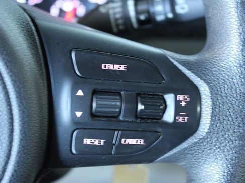 Used 2018 Kia Sedona L image 15