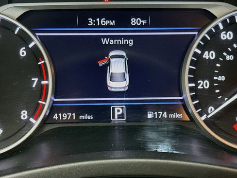 Used 2025 Nissan Sentra SR FWD image 19