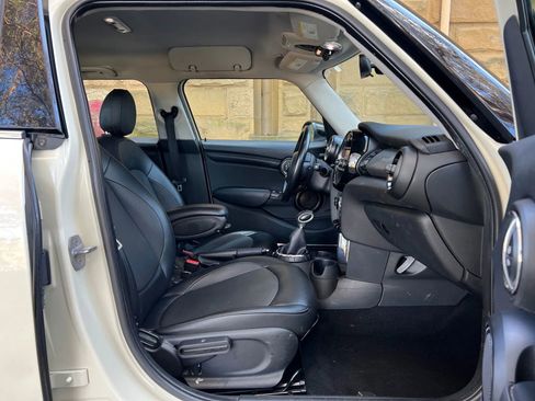 Used 2015 MINI Cooper 4-Door Hardtop image 16