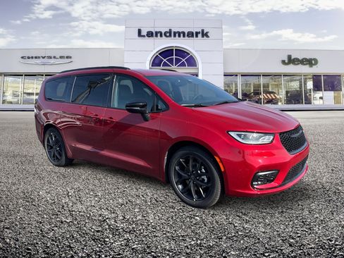 New 2026 Chrysler Pacifica Select FWD image 1