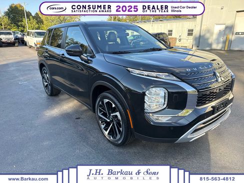 Used 2024 Mitsubishi Outlander SE image 1