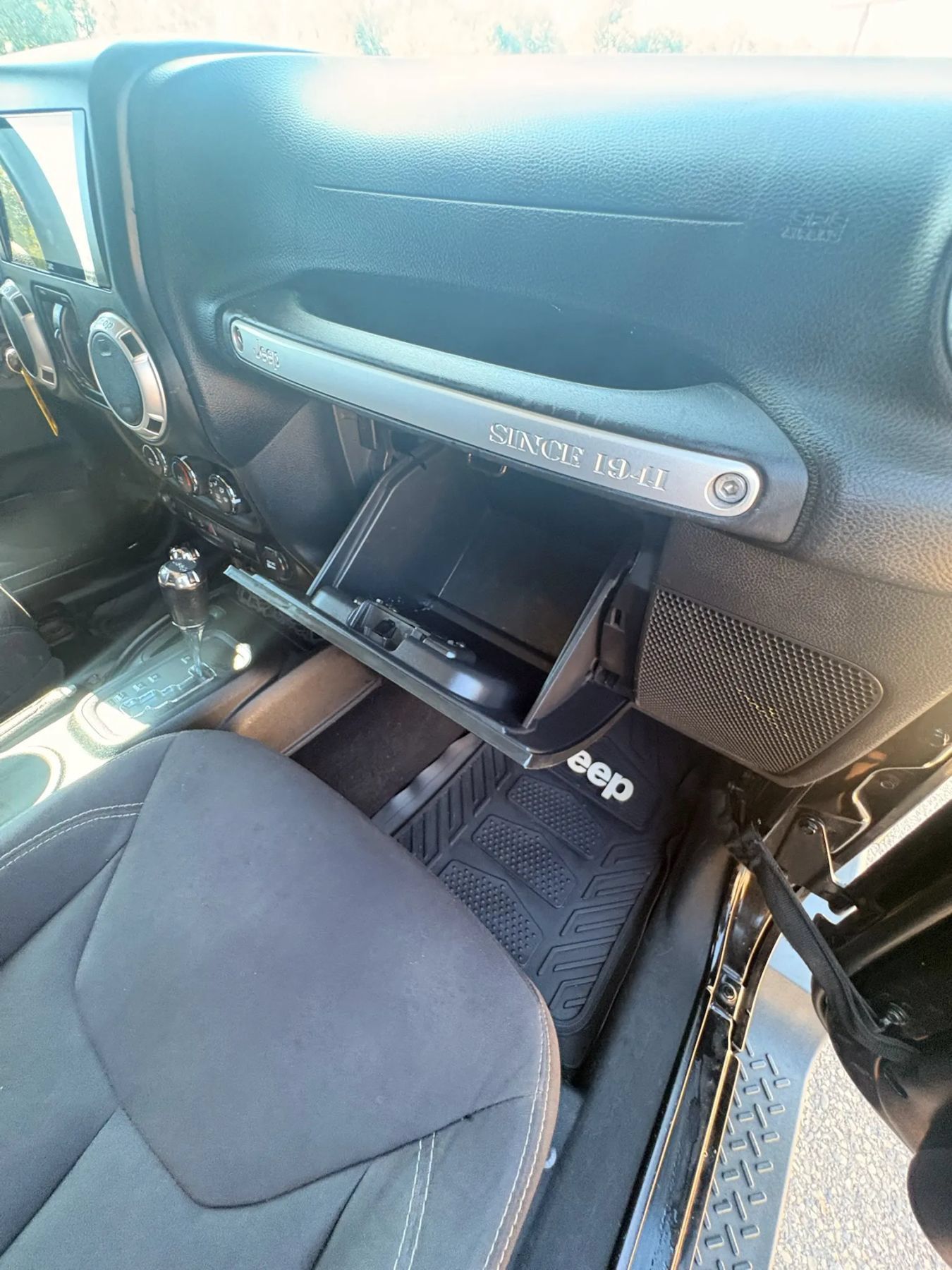 Used 2013 Jeep Wrangler Unlimited Sahara AWD/4WD image 27