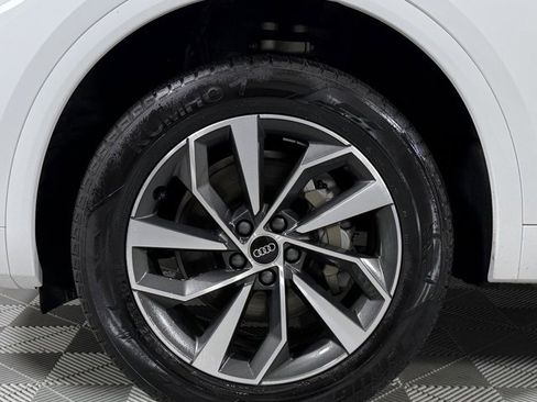 Certified 2025 Audi Q5 2.0T Premium Plus w/ Premium Plus Package image 9