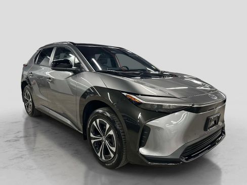 Used 2025 Toyota bZ4X AWD w/ Weather Package image 6