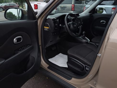 Used 2016 Kia Soul FWD image 13