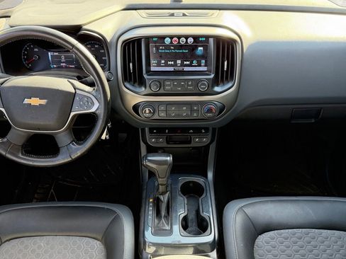 Used 2017 Chevrolet Colorado Z71 AWD/4WD image 8