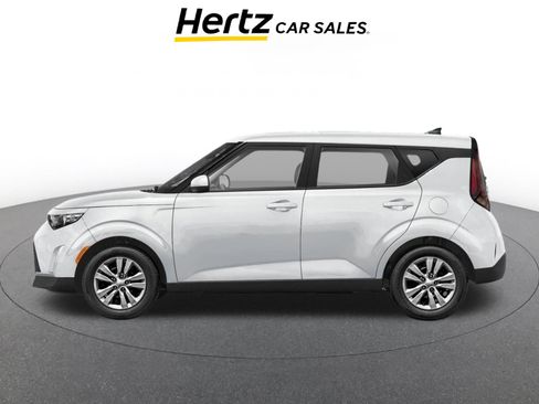 Used 2025 Kia Soul LX w/ LX Technology Package FWD image 3