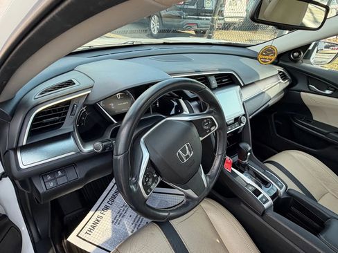 Used 2016 Honda Civic Touring image 9