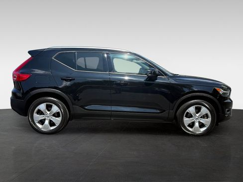 Used 2021 Volvo XC40 T5 Momentum AWD/4WD image 4