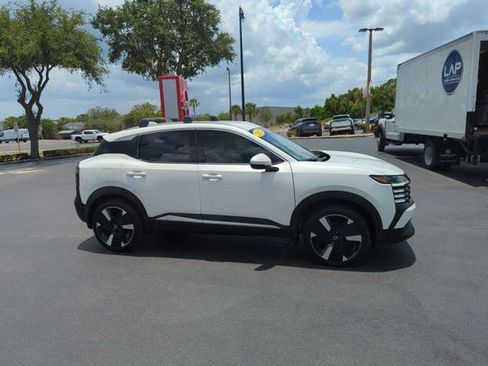 Certified 2025 Nissan Kicks SR AWD/4WD image 2