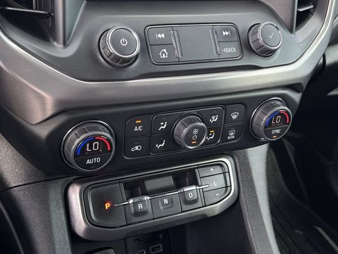Used 2022 GMC Acadia AT4 w/ Technology Package AWD/4WD image 19