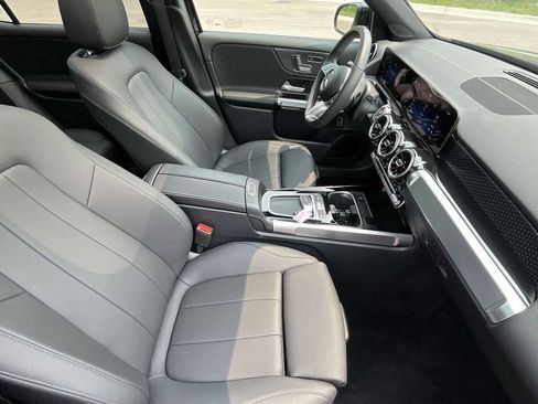 Used 2026 Mercedes-Benz GLB 250 4MATIC image 11