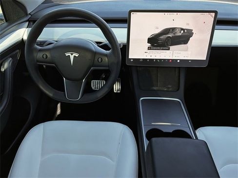 Used 2023 Tesla Model Y Long Range image 13