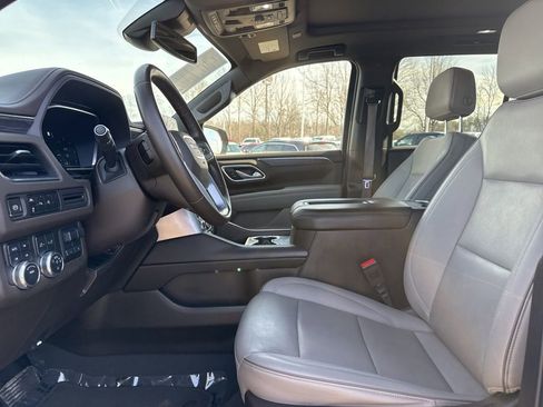 Used 2023 GMC Yukon SLT w/ Max Trailering Package image 9