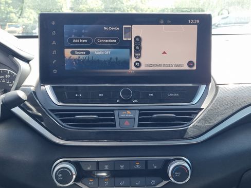 Used 2024 Nissan Altima 2.5 SR w/ SR Premium Package FWD image 16