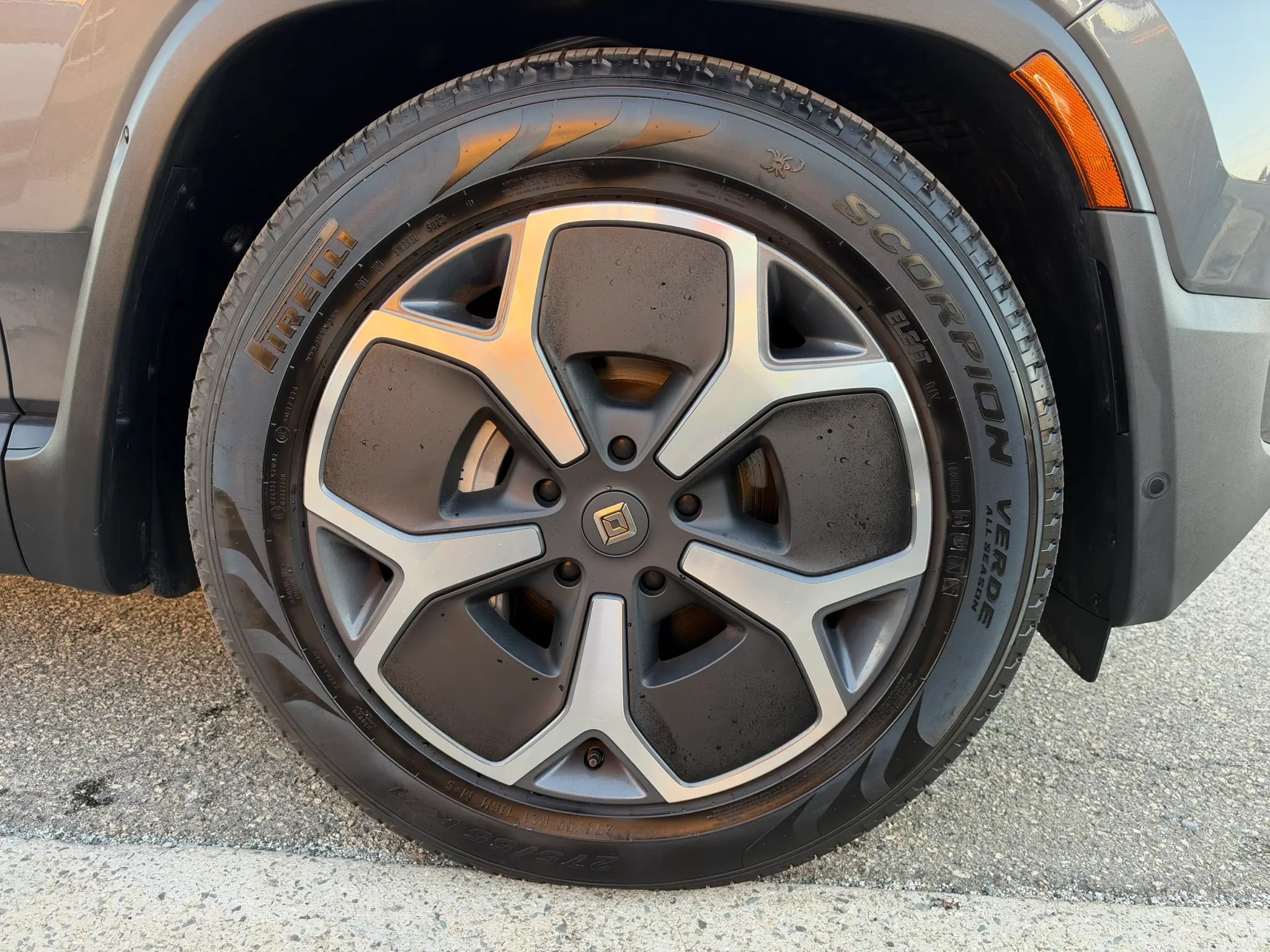 Used 2024 Rivian R1T Adventure Dual AWD/4WD image 32