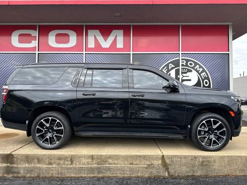 Used 2024 Chevrolet Suburban RST w/ Luxury Package AWD/4WD image 4