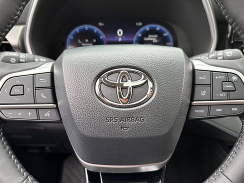 New 2025 Toyota Highlander Limited image 28