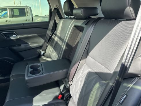 Used 2024 Nissan Rogue Platinum w/ Platinum Premium Package image 17