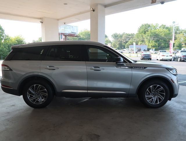 Used 2021 Lincoln Aviator AWD image 9