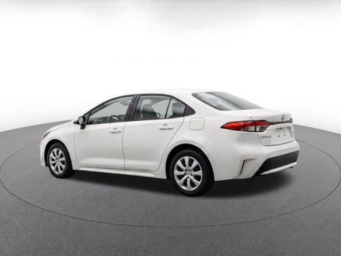 Used 2025 Toyota Corolla LE FWD image 5