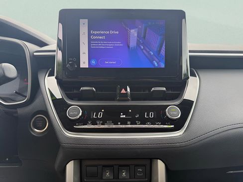 Used 2023 Toyota Corolla Cross XLE w/ Convenience Package image 17