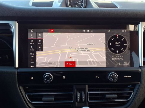 Used 2022 Porsche Macan image 16