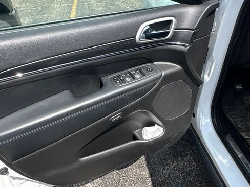 Used 2020 Jeep Grand Cherokee Limited AWD/4WD image 17