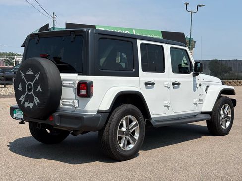 Used 2019 Jeep Wrangler Unlimited Sahara AWD/4WD image 8